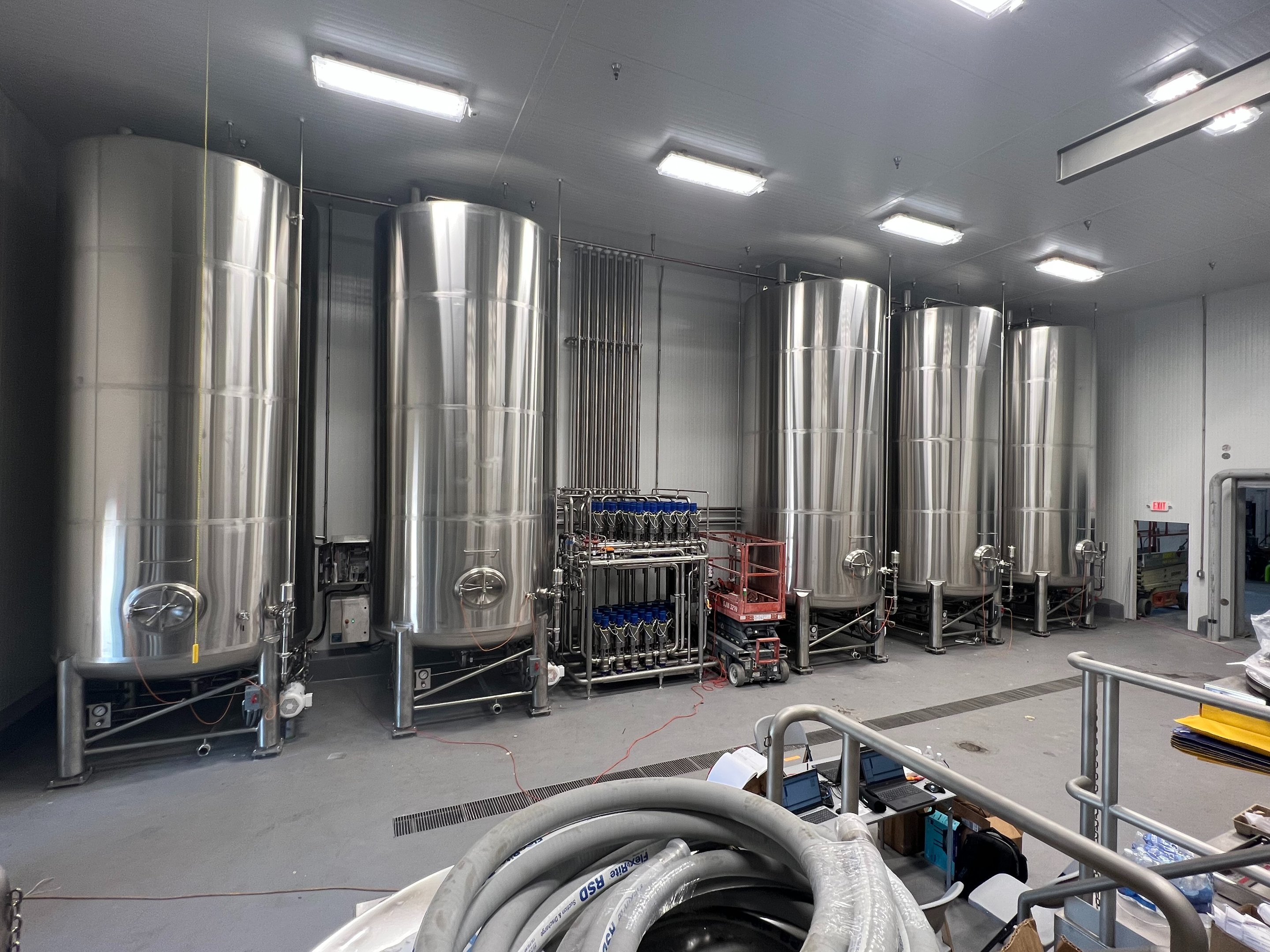 Food-grade production room with stainless tanks and process equipment